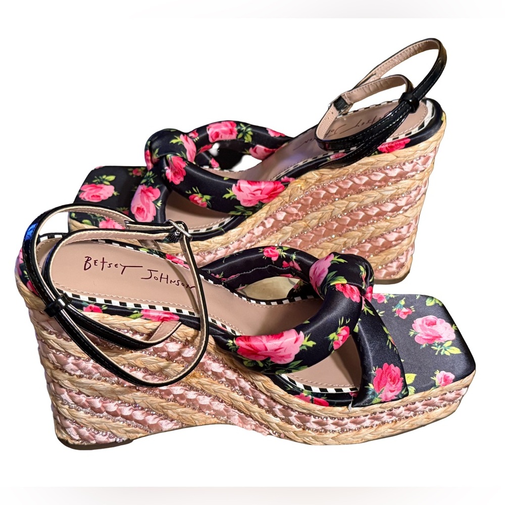 Betsey Johnson NWT Sz 10M Black Floral Satin Knotted Wedge Sandals (SH306) - Picture 4 of 11